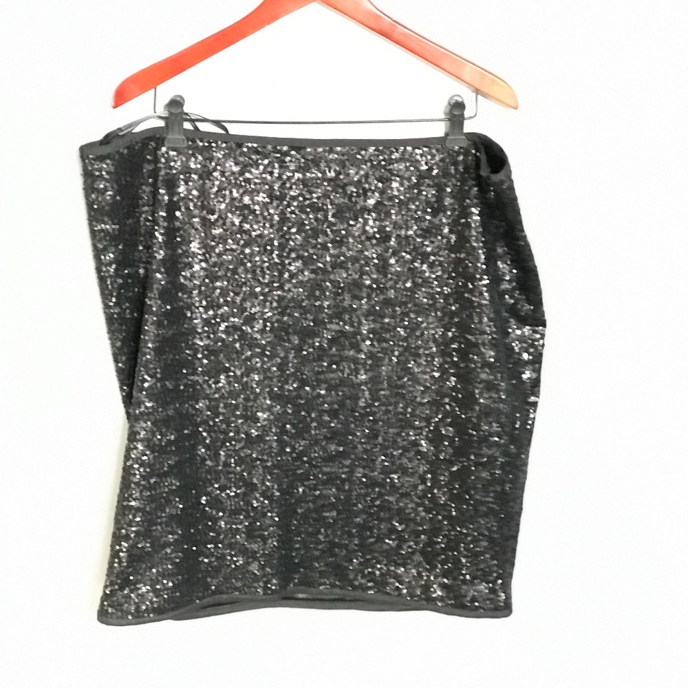 Beautiful Sequinned Back Skirt NWOT Size 16
